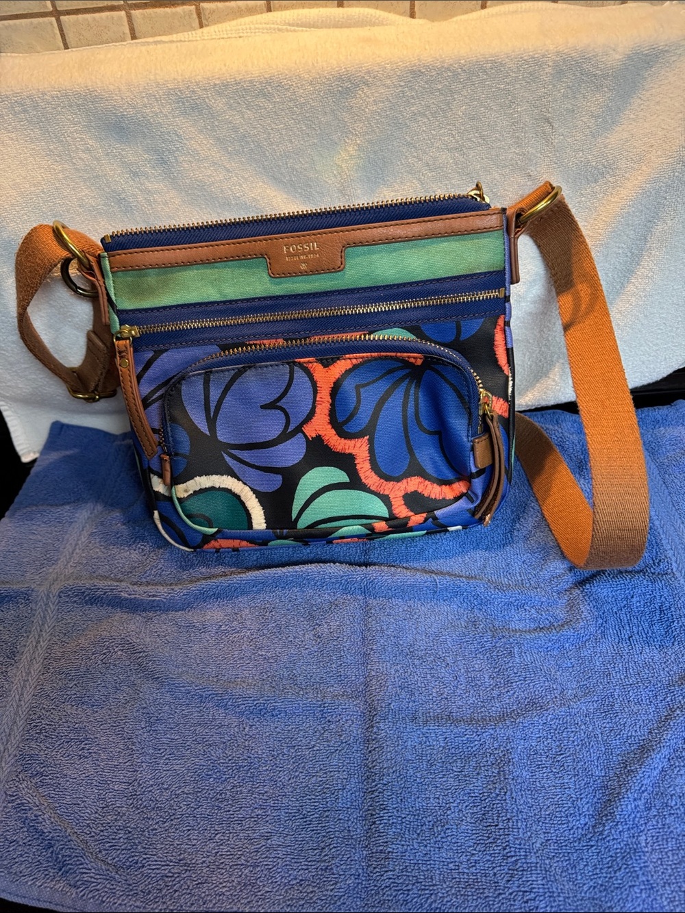 Fossil Blue Green Floral Crossbody with Tan Strap Multi Pockets